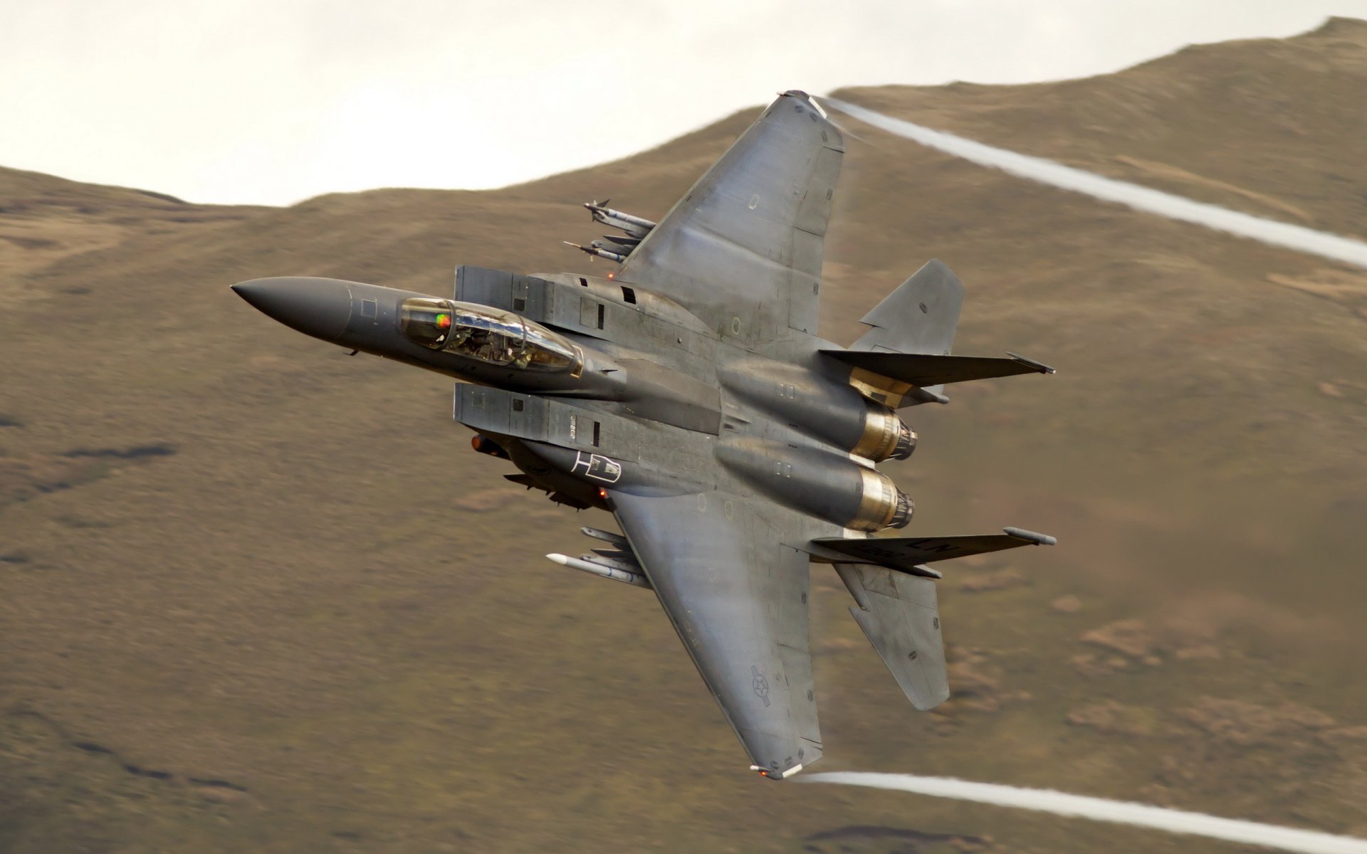 f15 avion arme