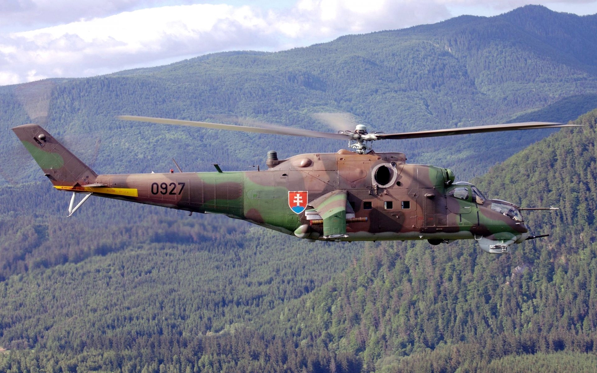 himmel mi-24 sowjetisch transport berge bäume