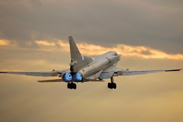 Décollage d un bombardier à Longue portée tu - 22 M3