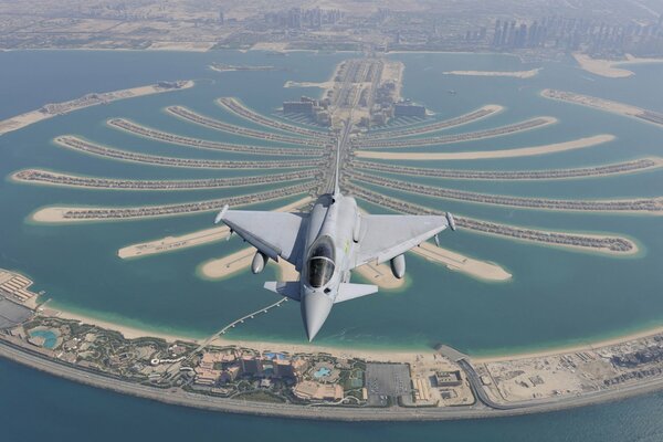 Multi-purpose fighter in flight but in Dubai