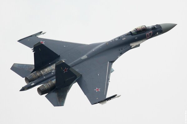 Avión de combate ruso su-35