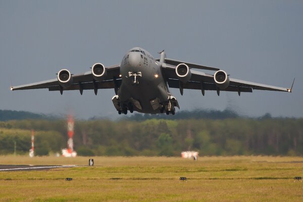 Start der US-strategischen Militärtransportboeing c-17