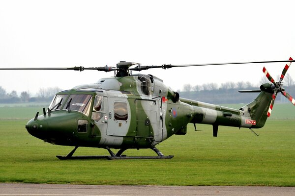 Hélicoptère polyvalent westland lynx