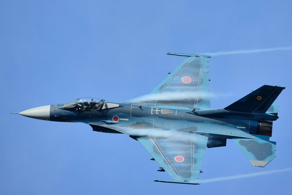 The flight of a Japanese fighter jet to Tokyo