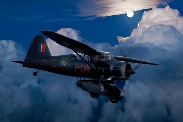 Scout polyvalent britannique dans le ciel nocturne