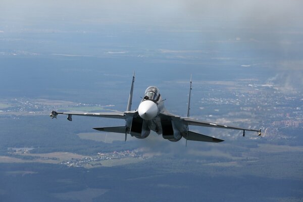 Russischer Kampfjet Su-27 oder su30 im Flug