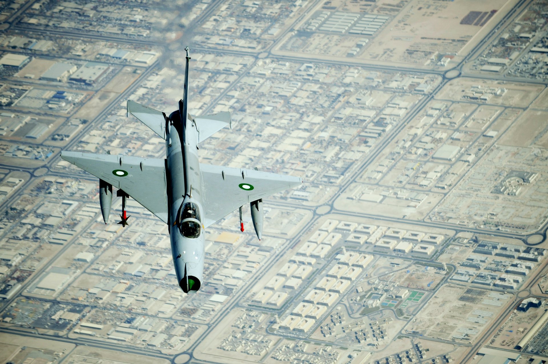 jet cinese chengdu j-7 f-7 pakistan addestramento volo città vista dall alto