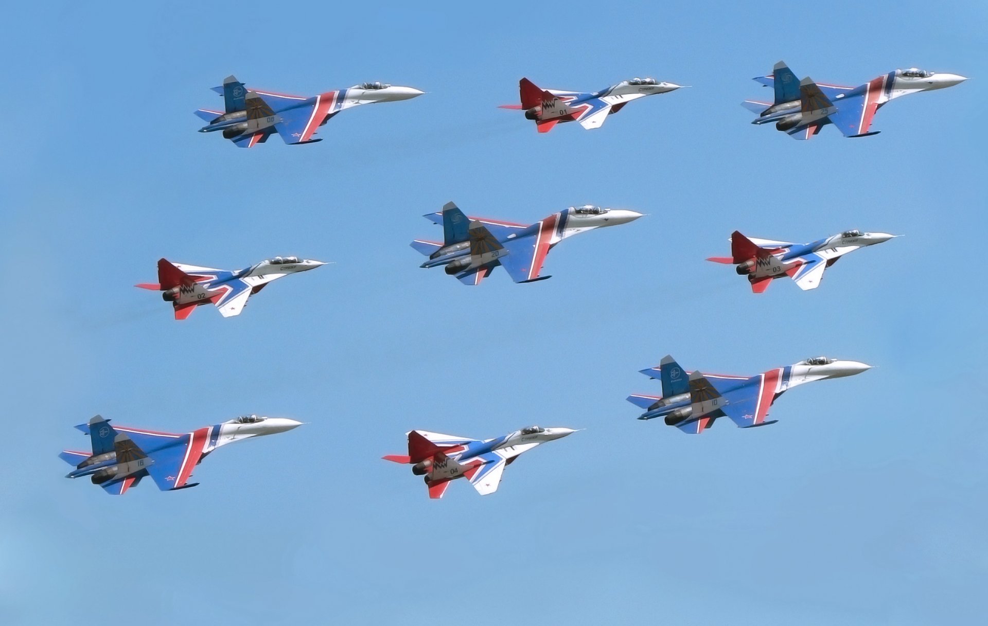 caballeros rusos strizhi su 27 multipropósito luchador mig 29 mucho cielo día aviación