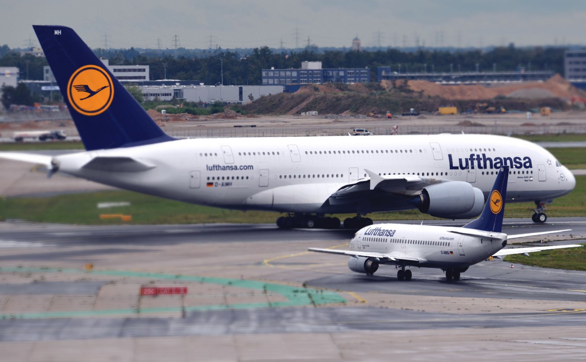 lufthansa airbus a380 boeing piste avion deux aviation