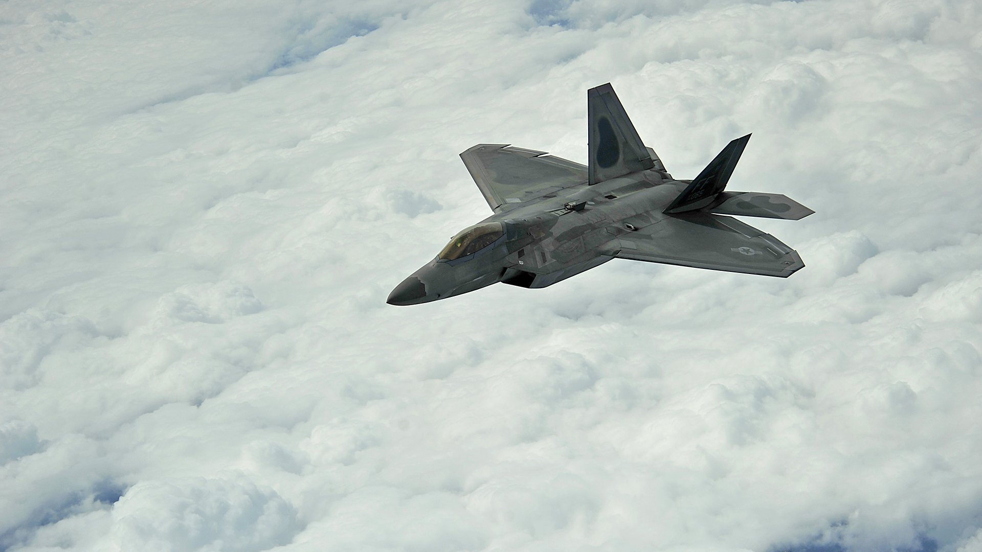 lockheed/boeing f-22 raptor multipurpose fighter of the fifth generation united states air force stealth plane cloud