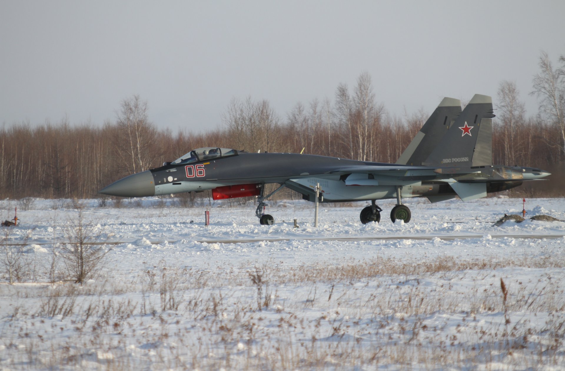 истребитель су-35с серийный зима снег предвылетная подготовка