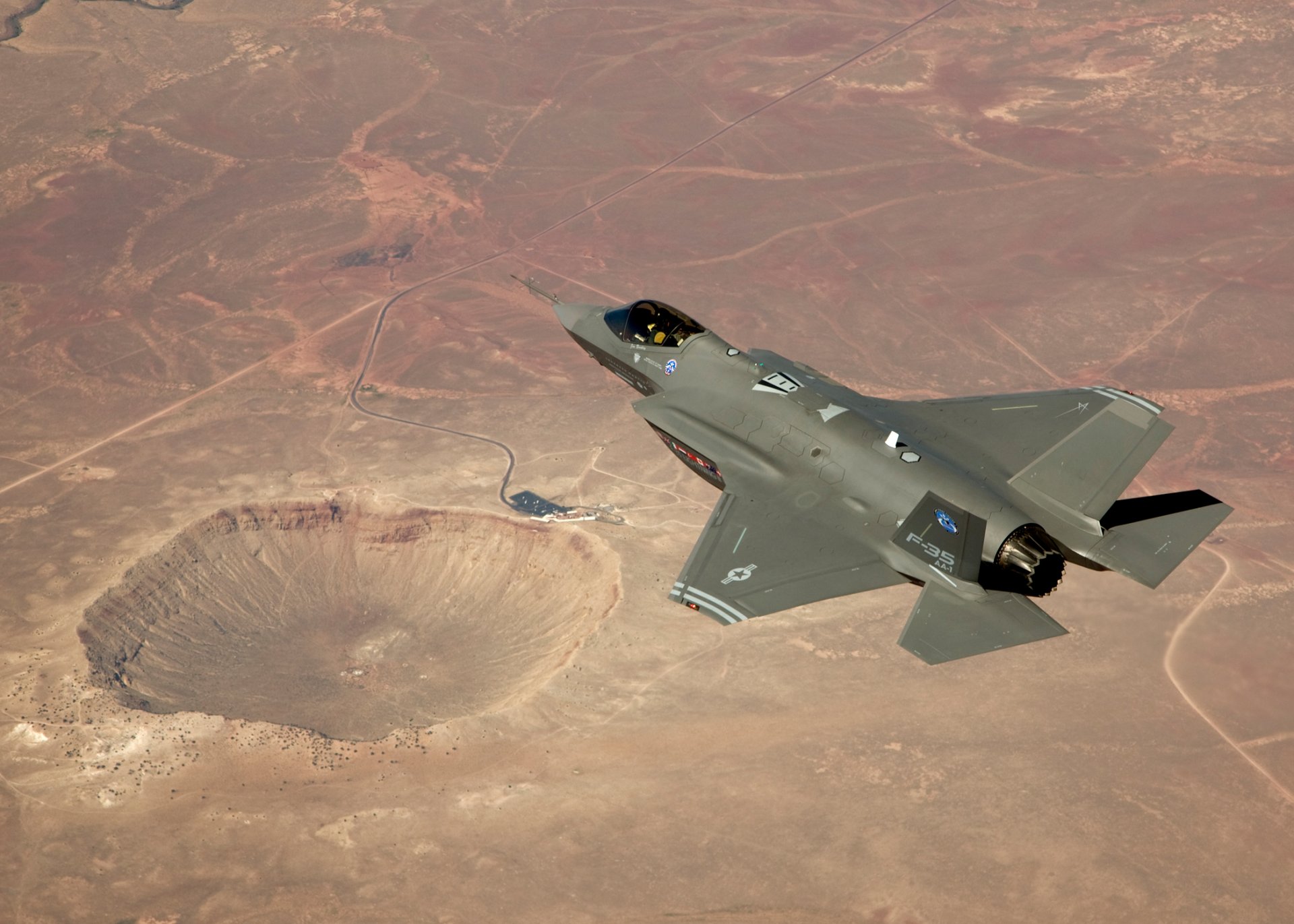 lockheed martin f-35a caccia usaf volo di prova deserto cratere