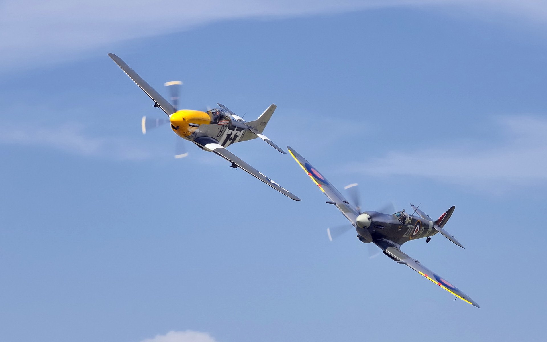 p51 mustang niebo