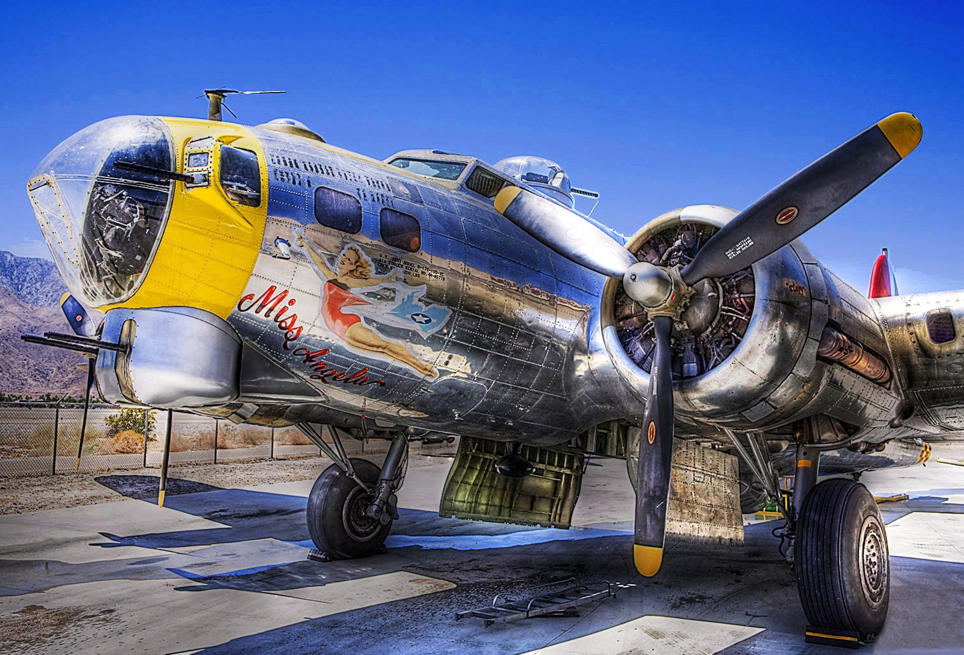 avion boeing b-17 vol forteresse forteresse volante américain tout en métal bombardier rétro musée parking hdr