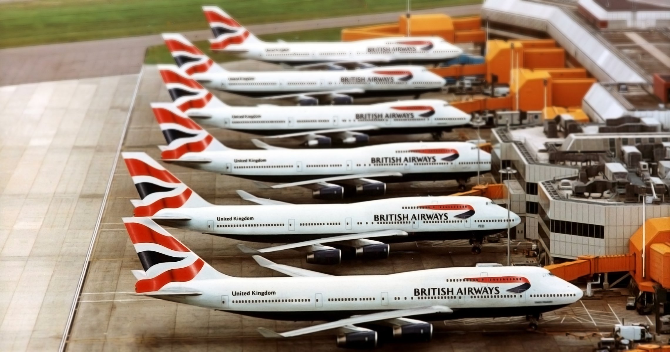 boeing british airways long-courrier aéroport beaucoup en attente avion passager avion de ligne au sol