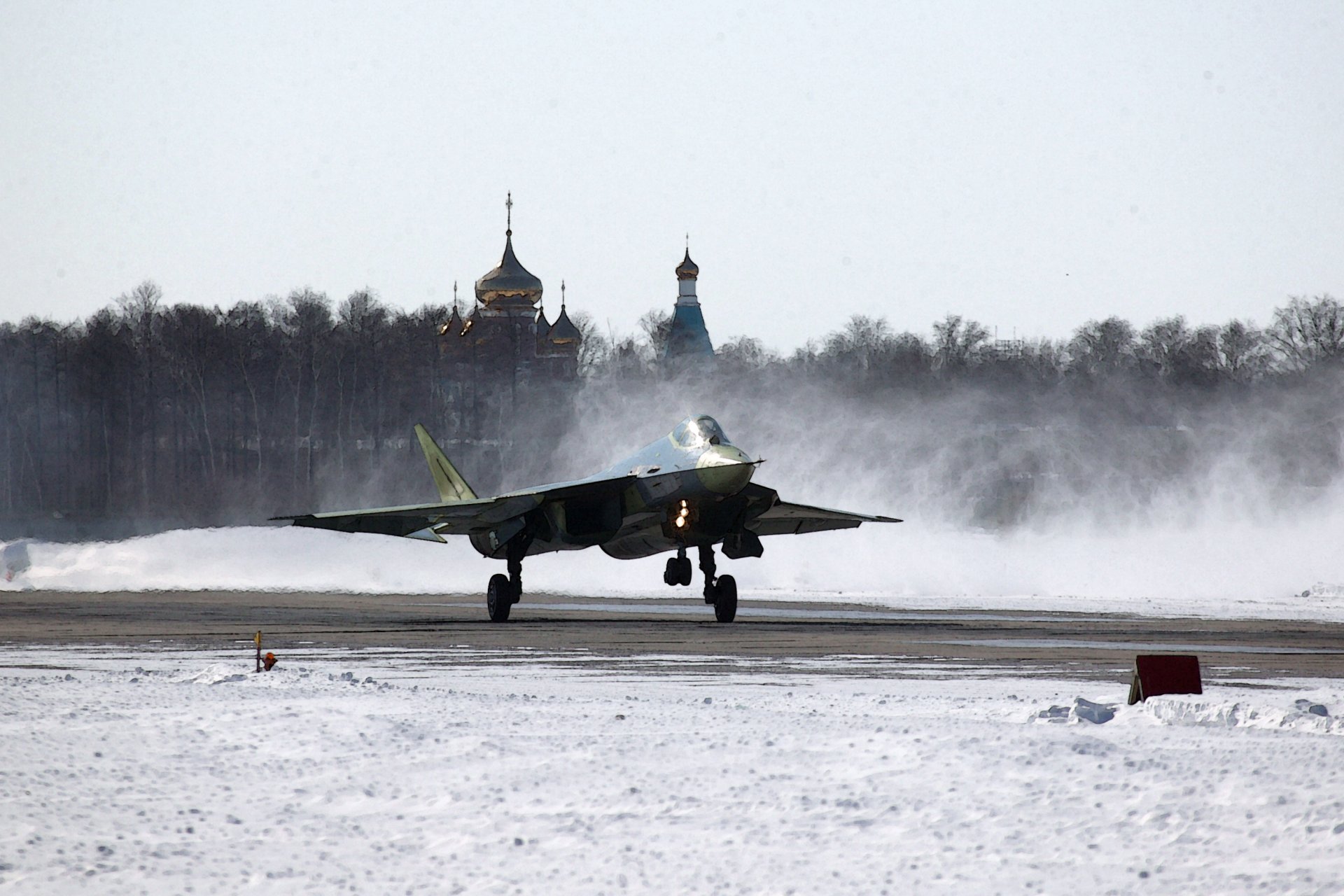 pak fa t-50 aereo aviazione air force russia multiuso combattente quinta generazione decollo figura neve inverno