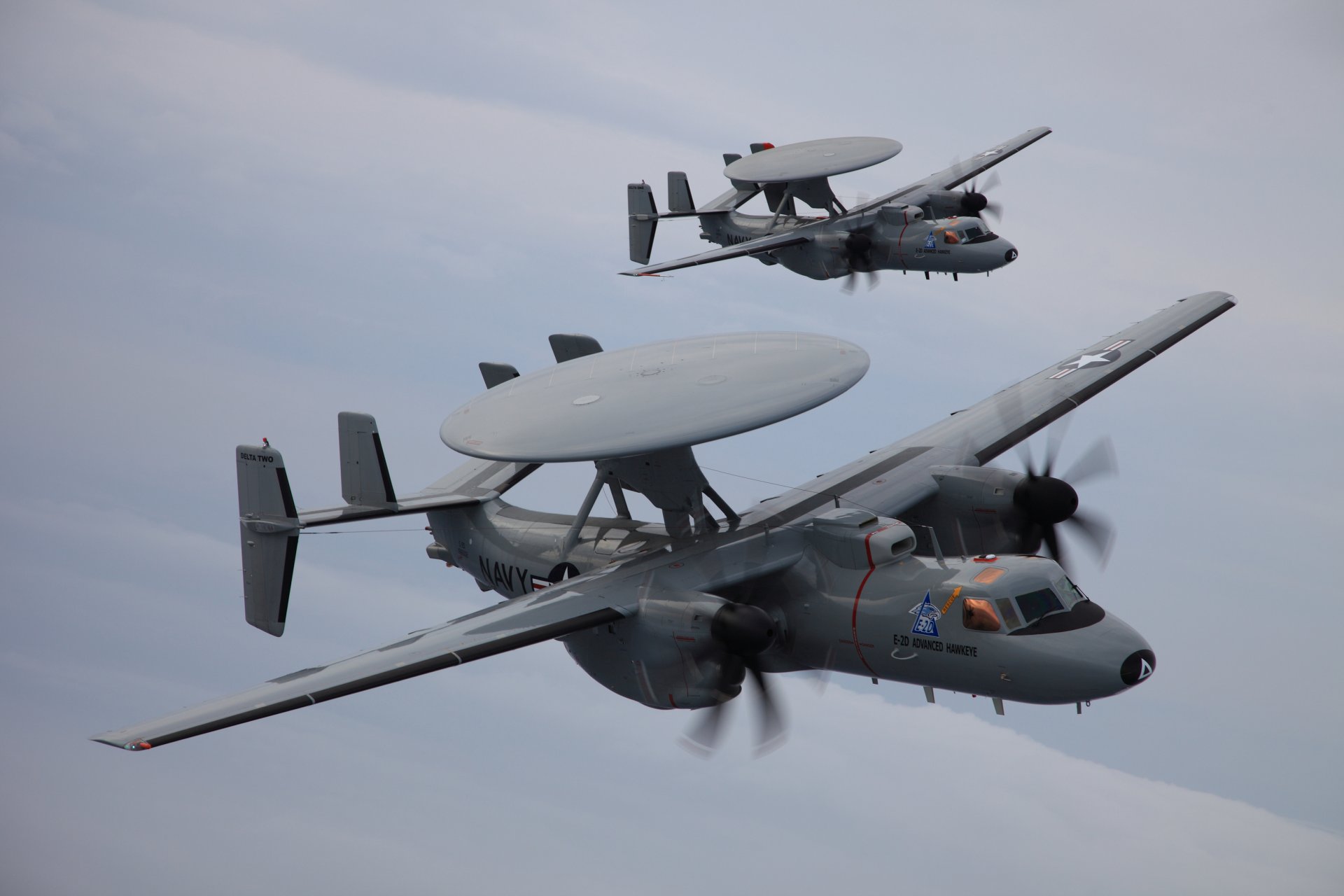 northrop grumman e-2d erweiterte hawkeye flugzeug drl paar wolken fliegen