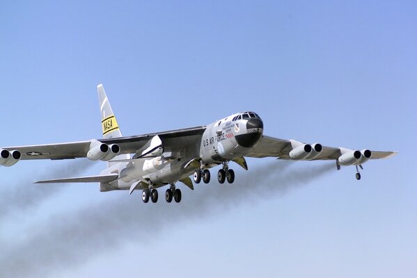 Lancement d essai d un missile hypersonique X 43A à partir d un avion de l US air force