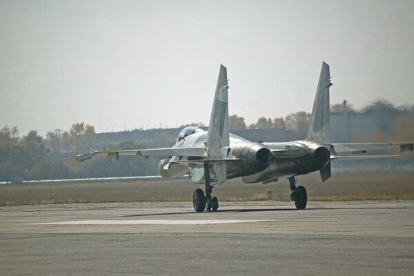 Су-35 отключил двигатель после приземления