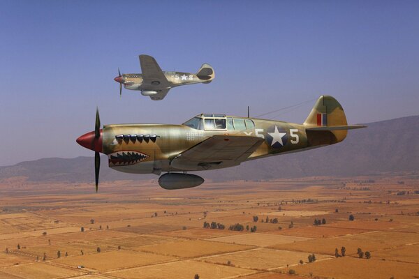 Dos aviones militares estadounidenses vuelan sobre el desierto