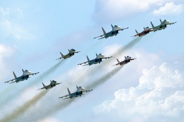 Caballeros rusos en el desfile de la aviación