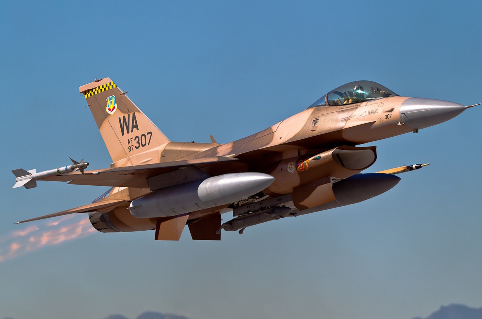 f-16c fighting falcon fighter off