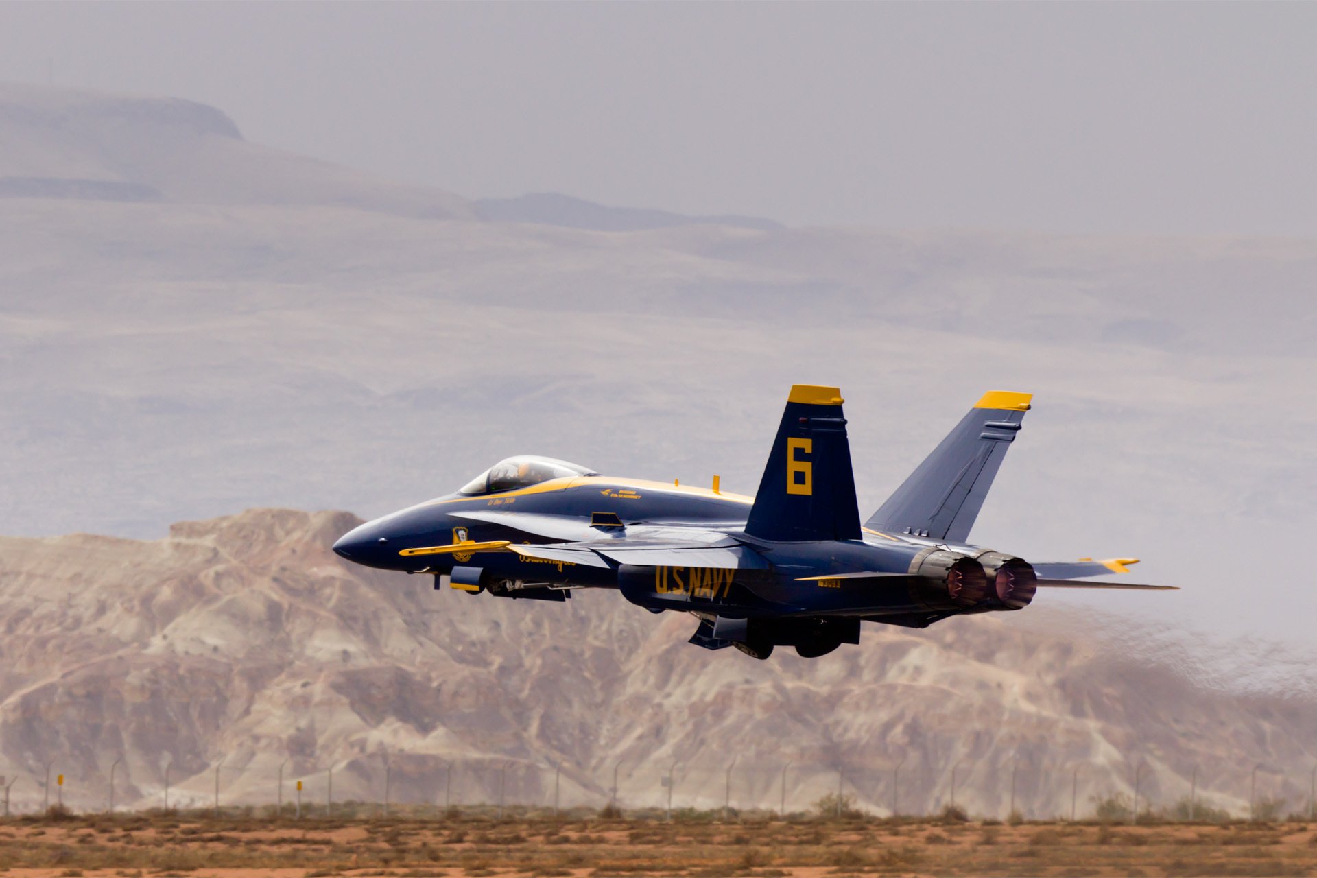 aviazione aereo vola montagne