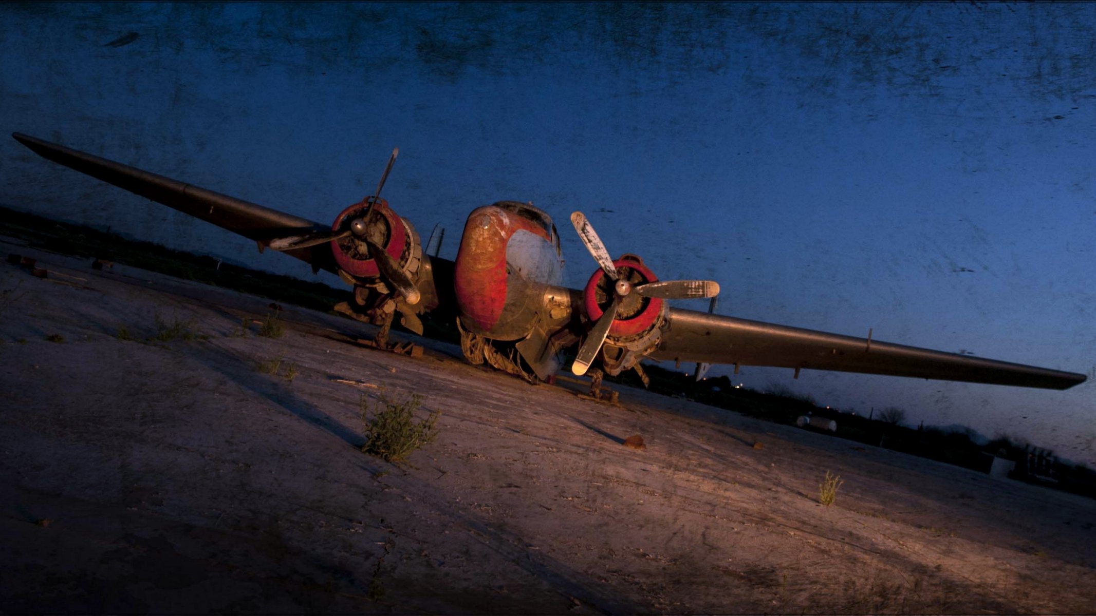 avión aeródromo noche