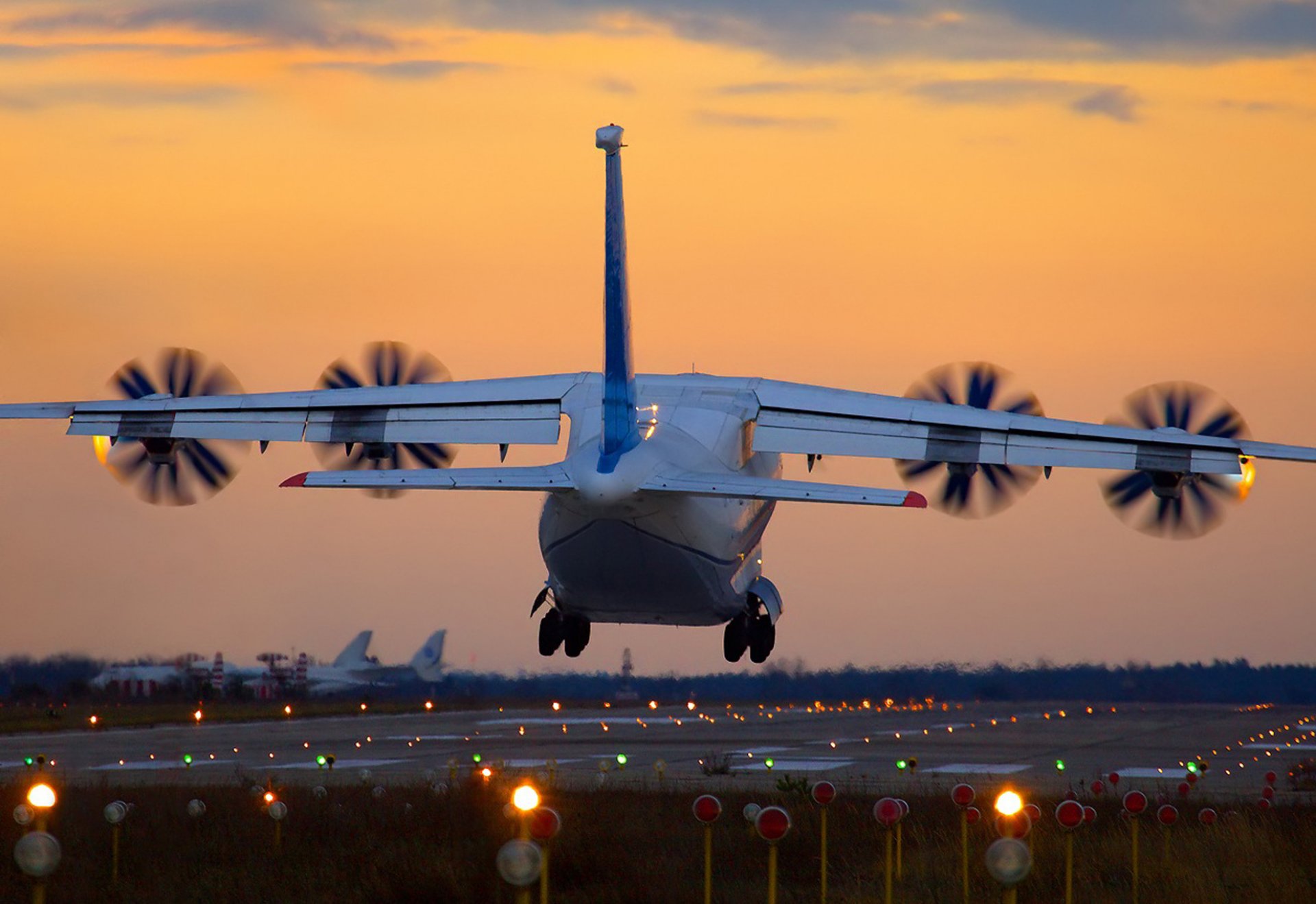 an-70 sonnenuntergang landung