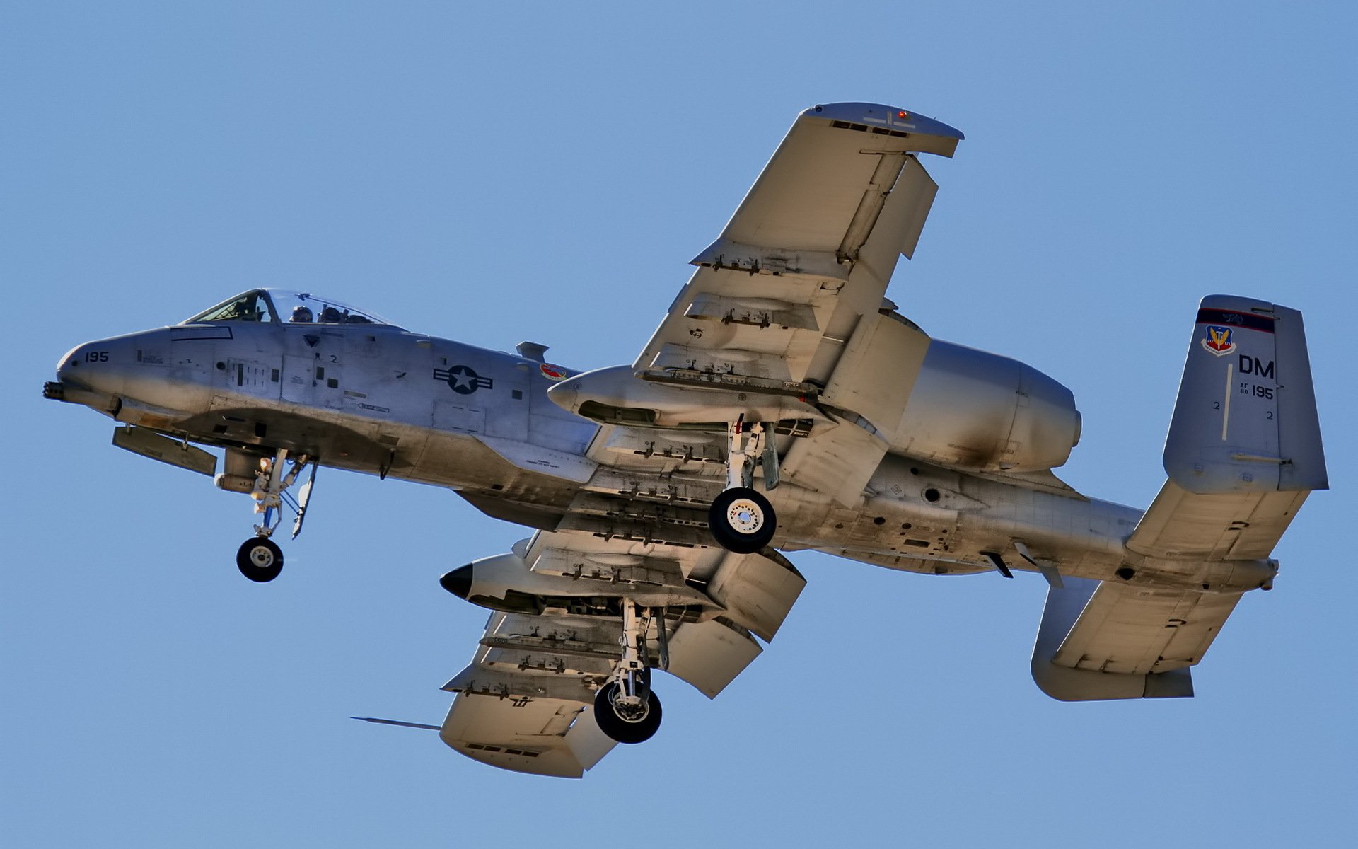 a-10 thunderbolt avión armas