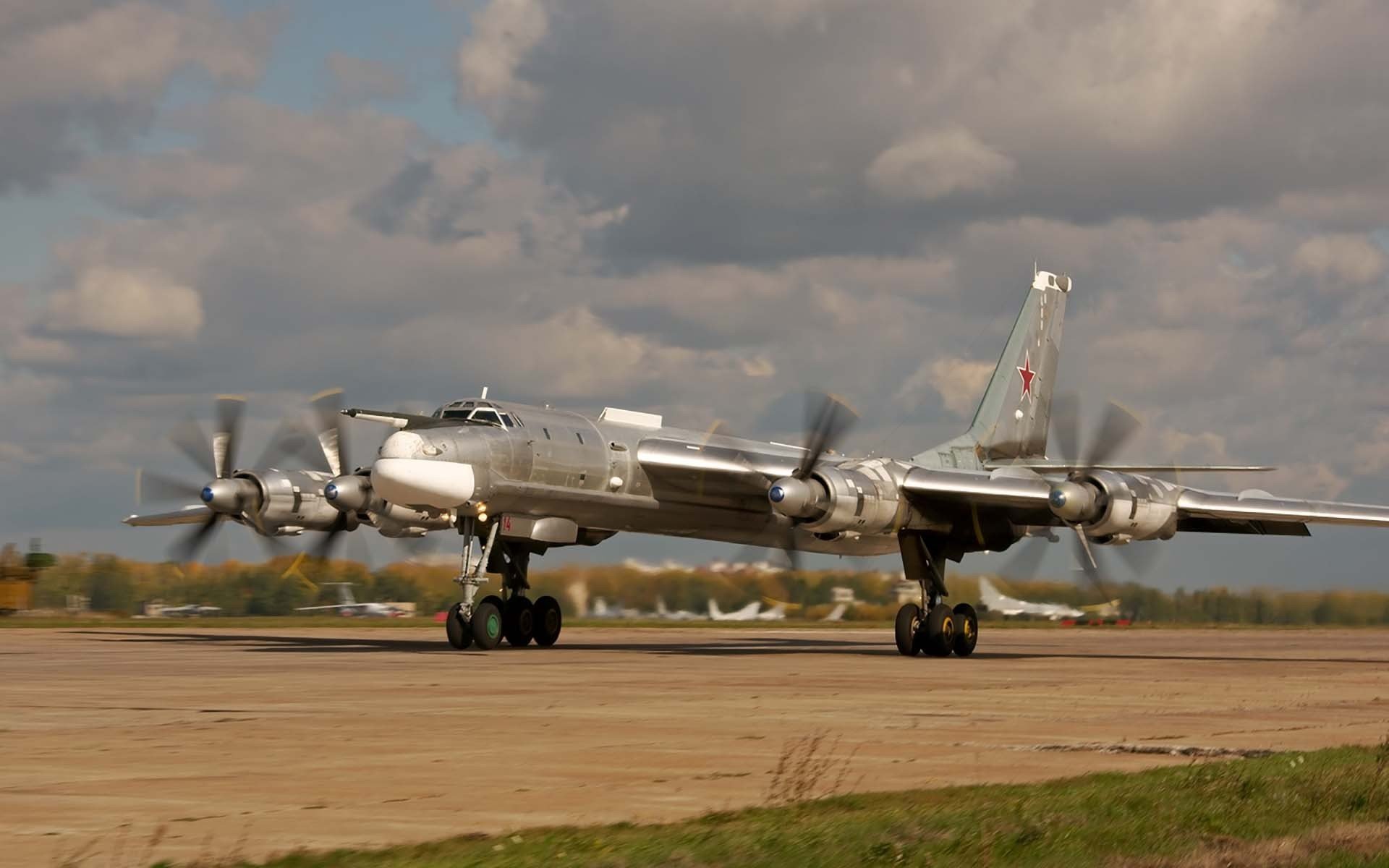 ту-95мс туполев прозвище медведь ввс россии советский межконтинентальный турбовинтовой стратегический бомбардировщик ракетоносец