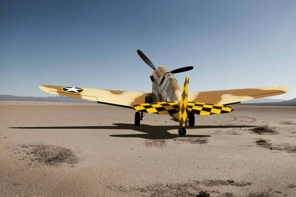 Avión p-40 en el desierto se prepara para despegar