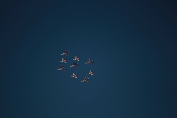 Vityazy martinets su 27 avions dans le ciel