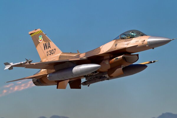 Imagen, un caza ruso de posguerra f16c