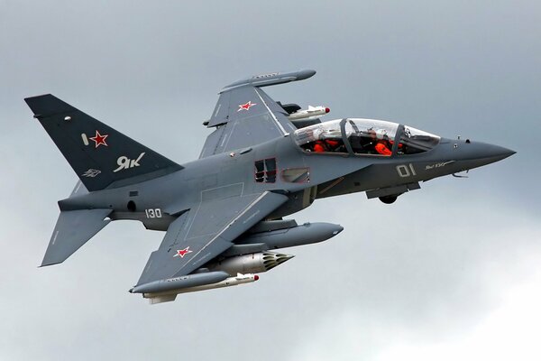 Pilots of the Yak-130 demonstrate steep turns