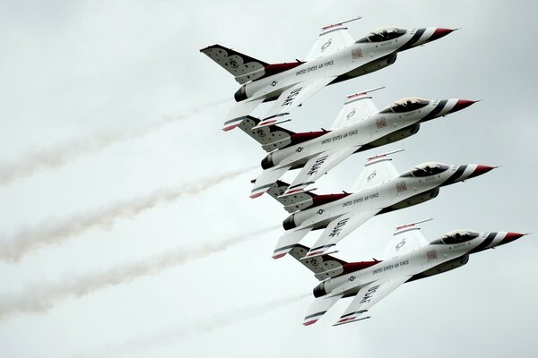 Aerobatics of fighters in groups