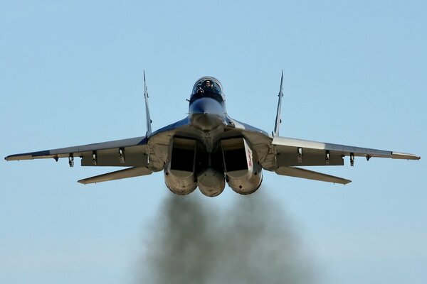 Flug des russischen mig-29-Kampfflugzeugs