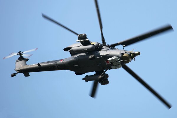 Mi-28N w całej okazałości pokazuje lot