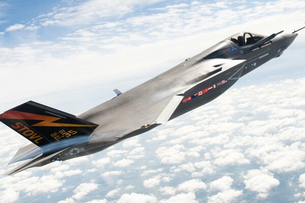 Picture lockheed martin f 35 fighter jet - lightning flies in the clouds