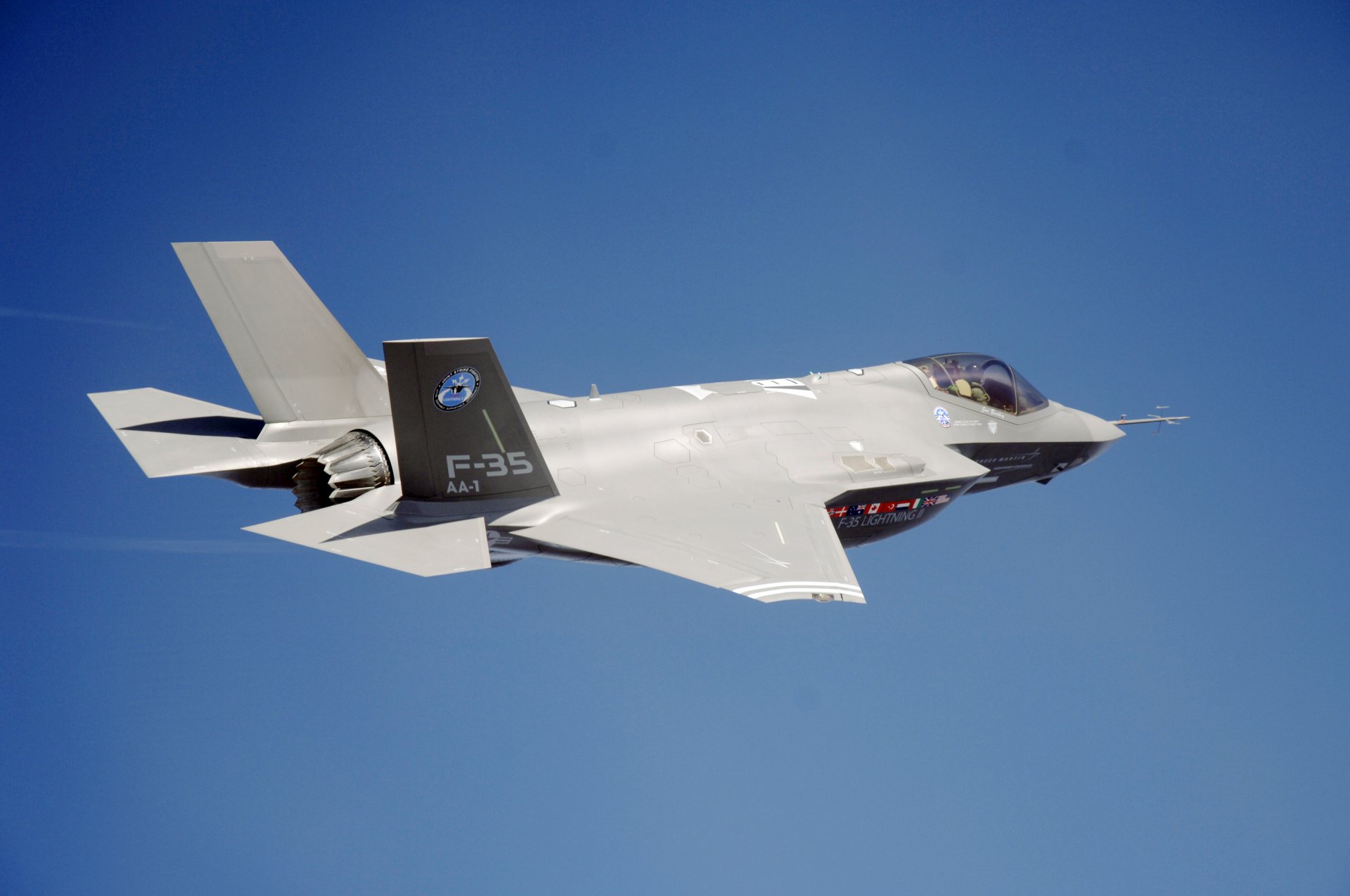 fighter-bomber f-35 sky pilot plane