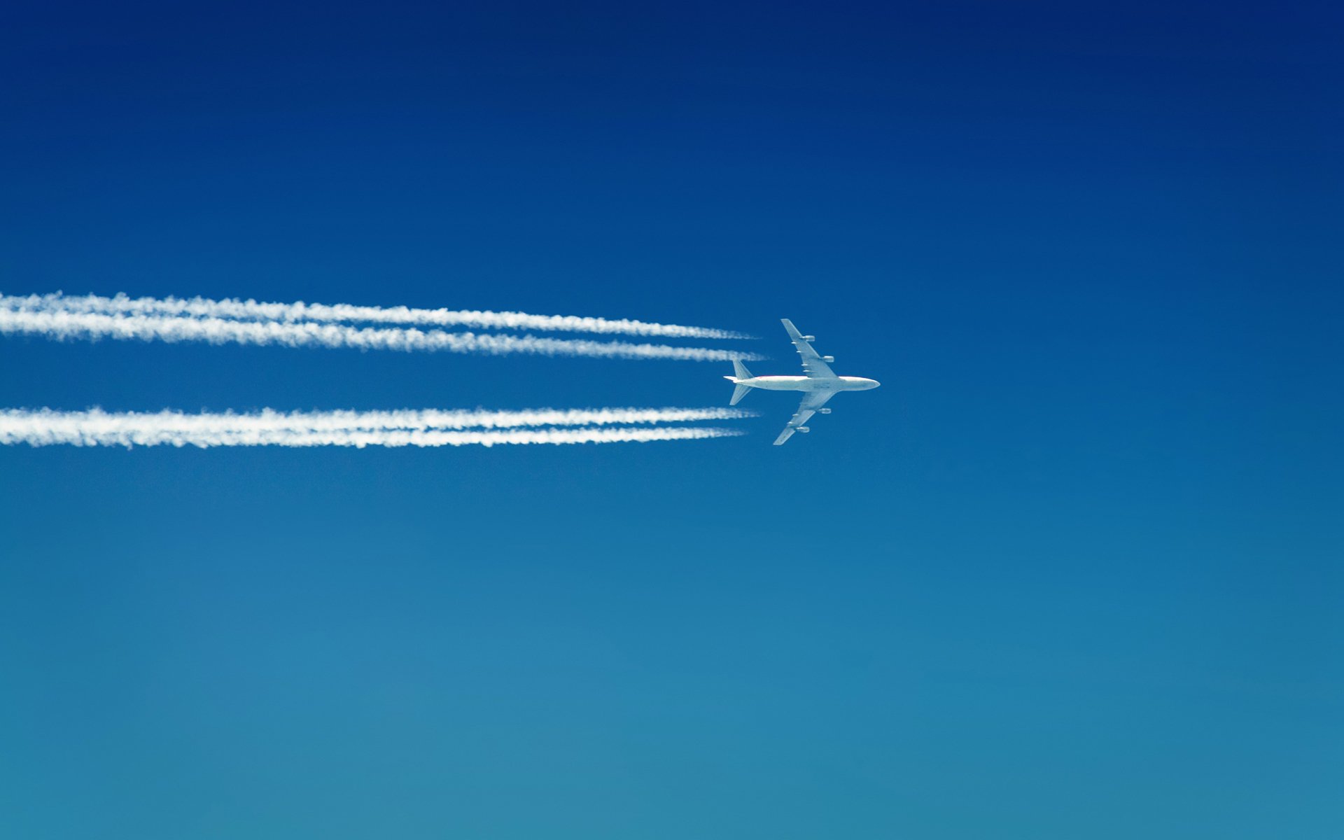 umore stati d animo cielo cielo distesa aviazione bianco fumo tracce striscia strisce velocità viaggio viaggi pennacchio