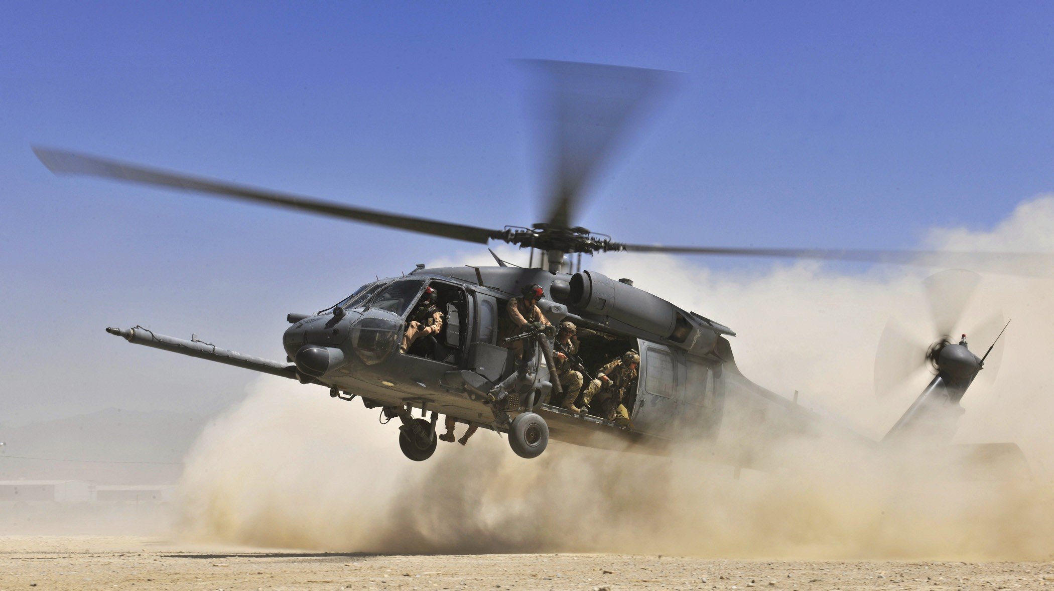 helicopters hh 60g pave hawk of the blade planting landing men dust desert sky