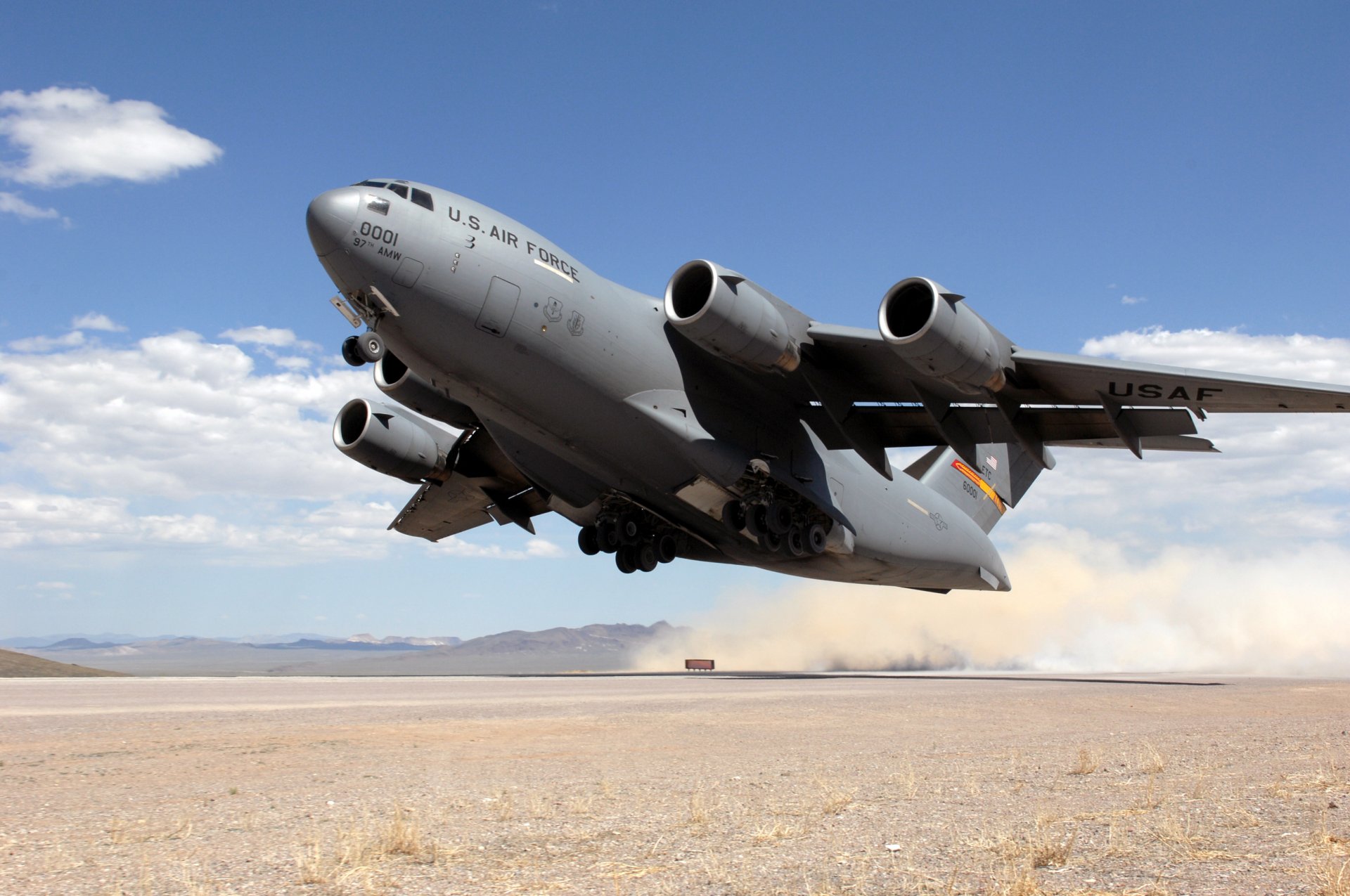 aterrizaje carga estados unidos desierto polvo