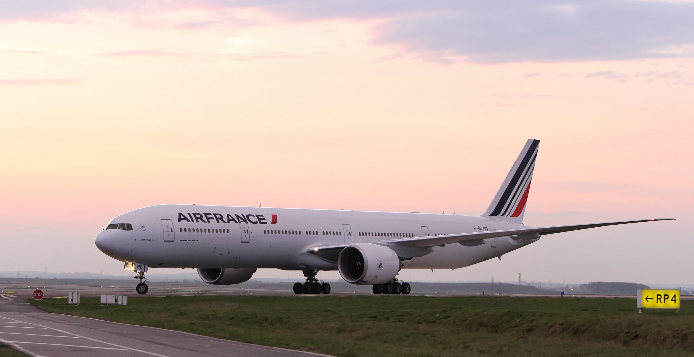 aereo di linea boeing passeggero aereo aria francia air francia cielo nuvole tramonto sera