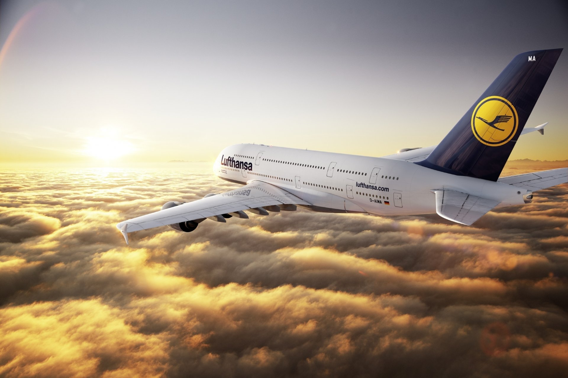 airbus a380 lufthansa paquebot passager avion vol ciel nuages altitude horizon soleil rayons coucher de soleil