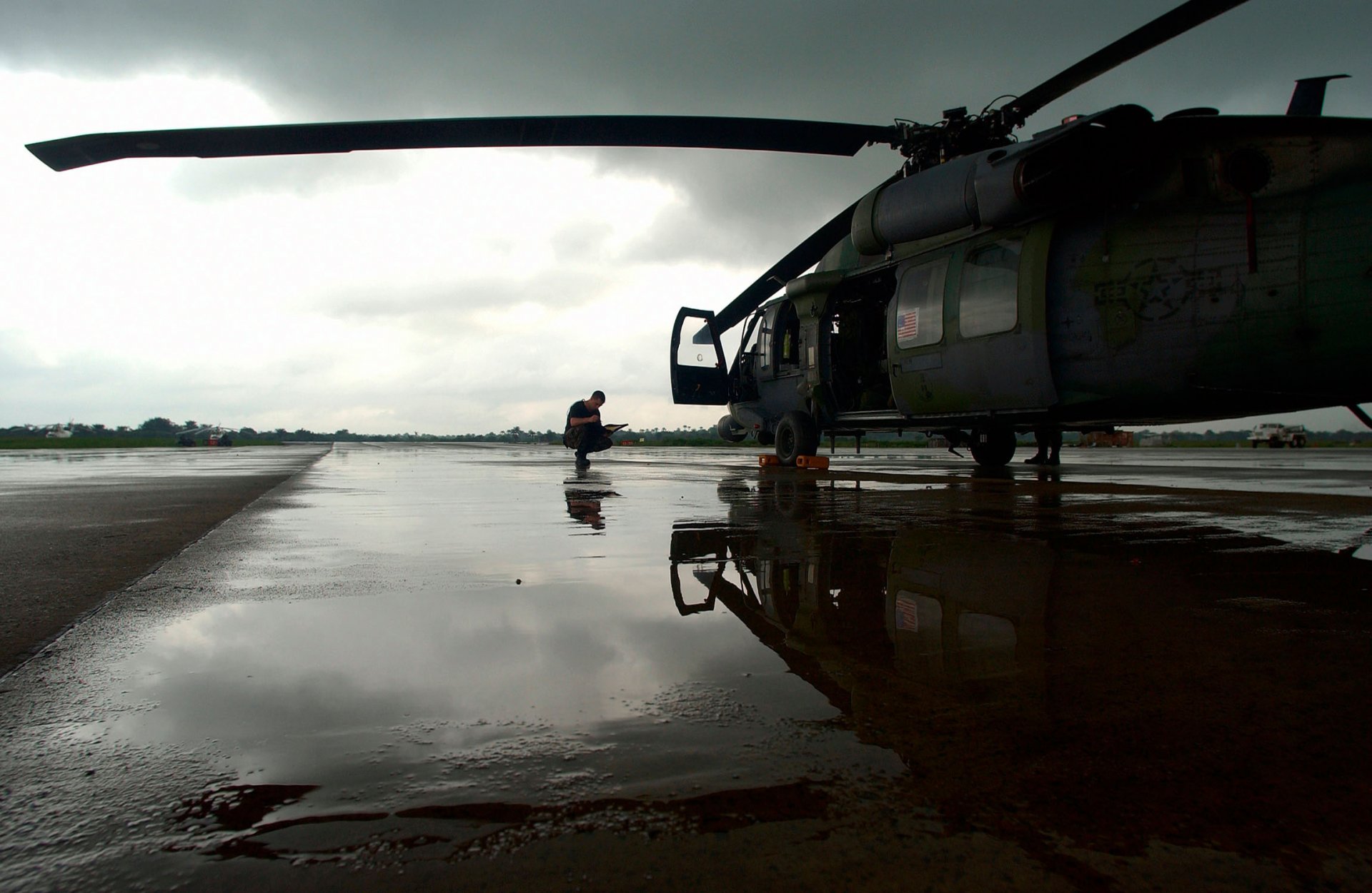 hh-60 amanecer después lluvia