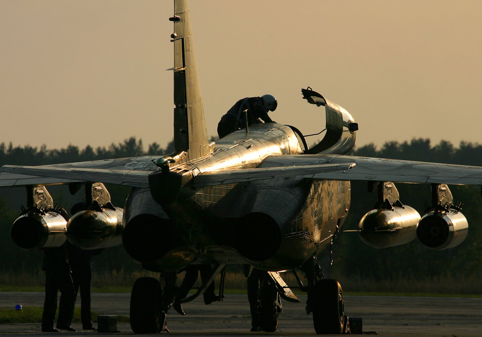 u25 pilot ukraine sunset night engine