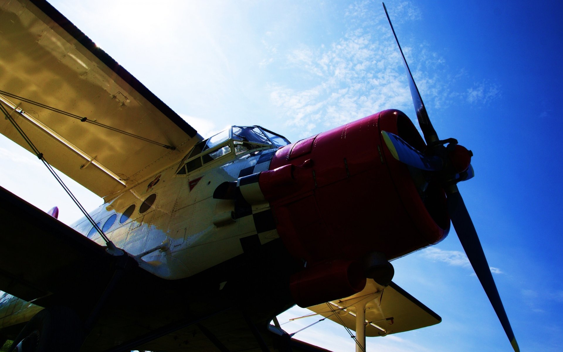 avión an 10 hélice cielo