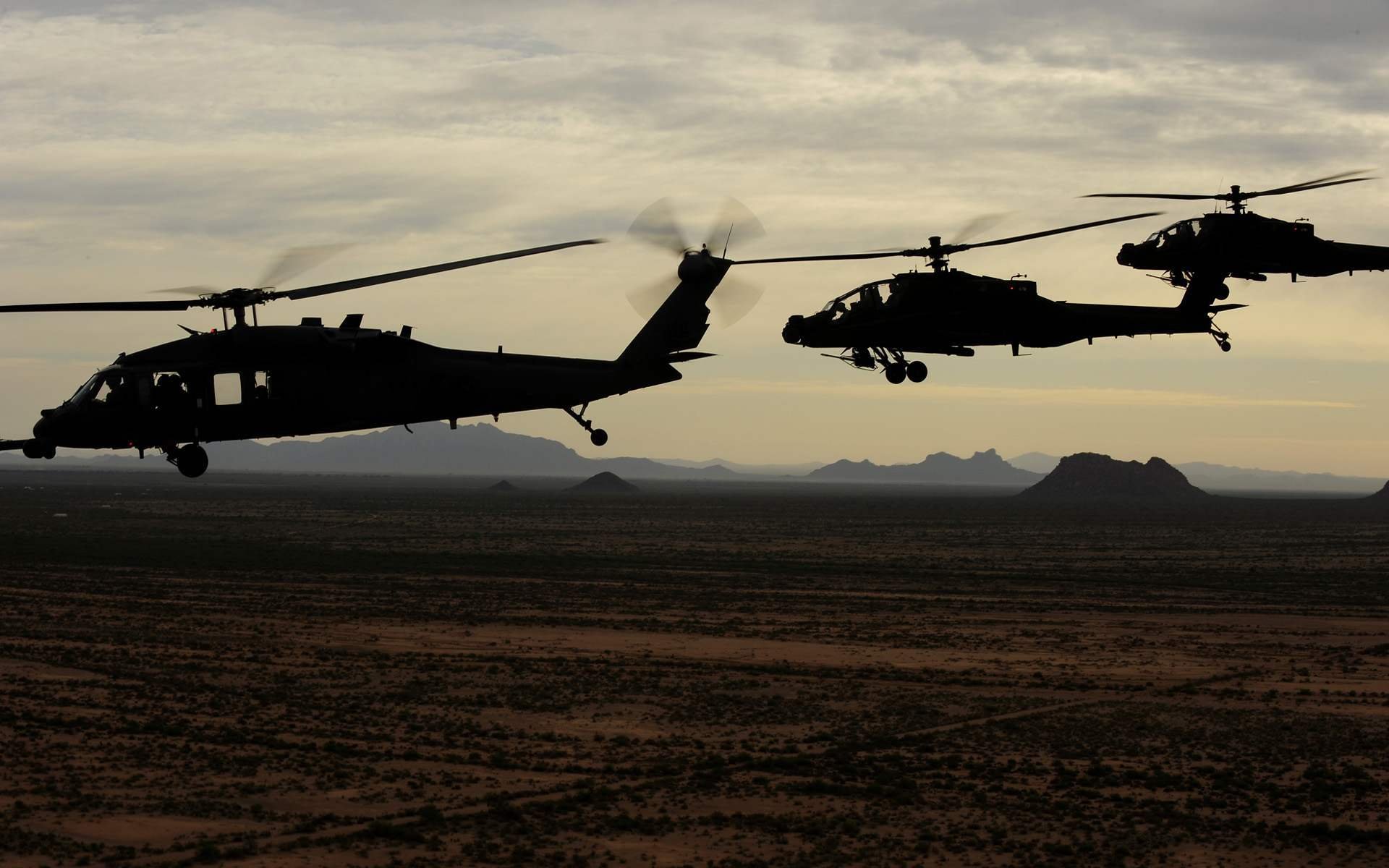 uh-60 black hawk ah - 64 apache armée américaine