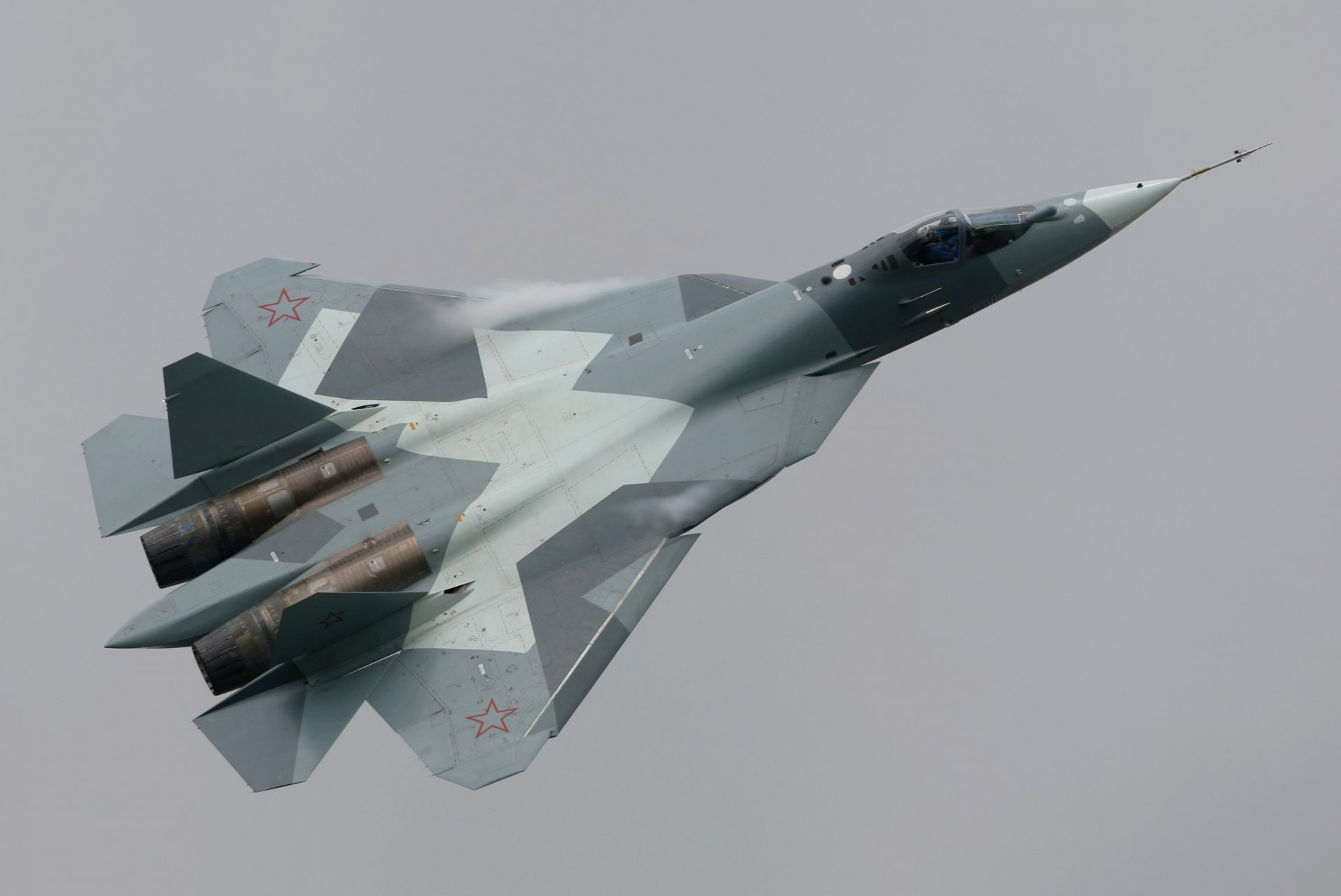 sukhoi pak fa t-50 russo caccia multiuso di quinta generazione di volo altitudine nuvole cielo